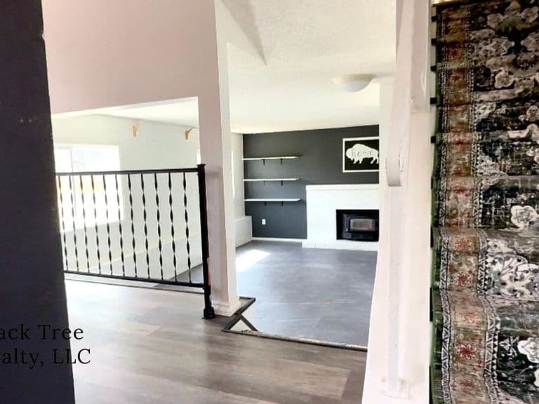 4421 S Ash St photo 4