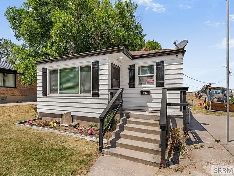 914 Highland Blvd photo 3