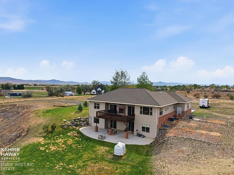 1084 Road 8 photo 5