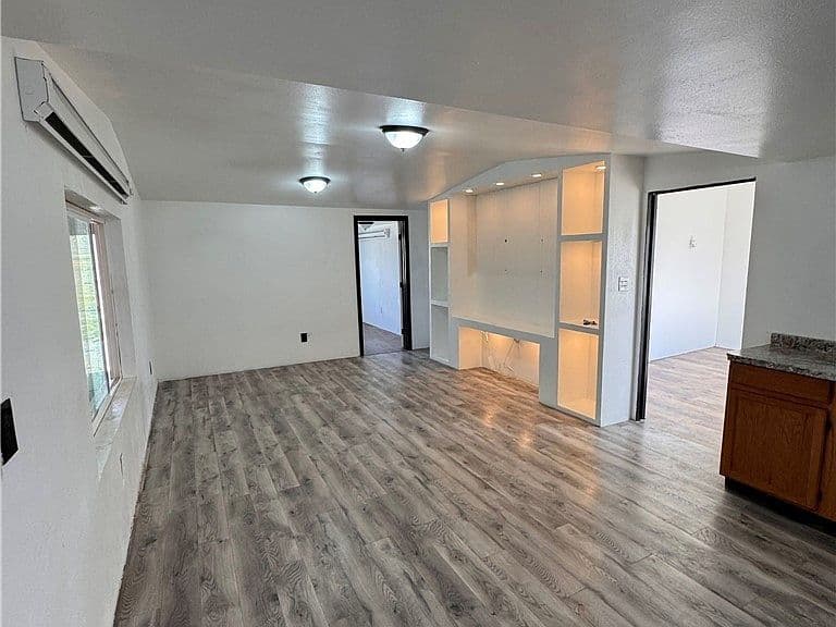 7548 Grand Ave photo 4