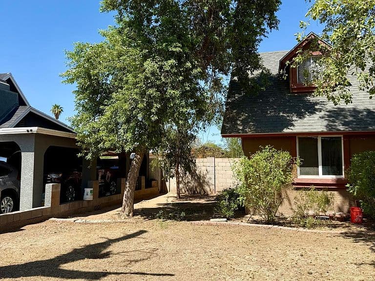 898 E OAKLAND Street photo 4