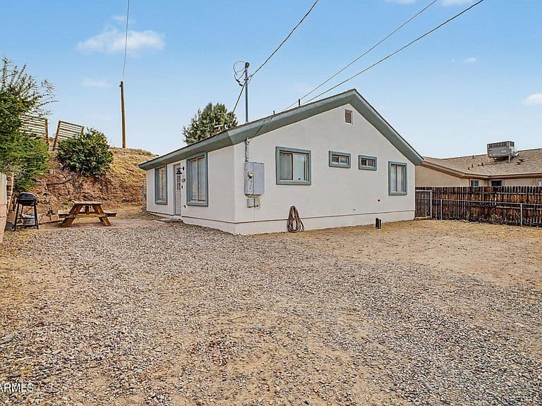 539 N MADISON Street photo 1