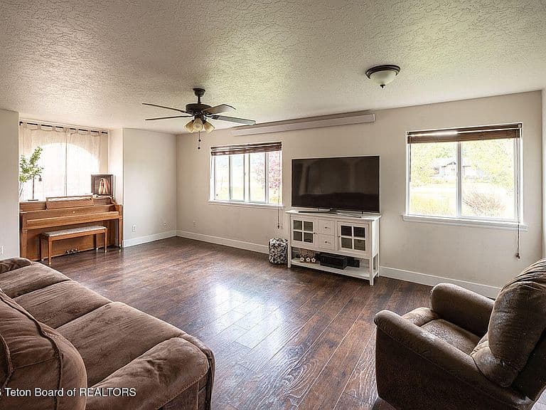 270 A St photo 5