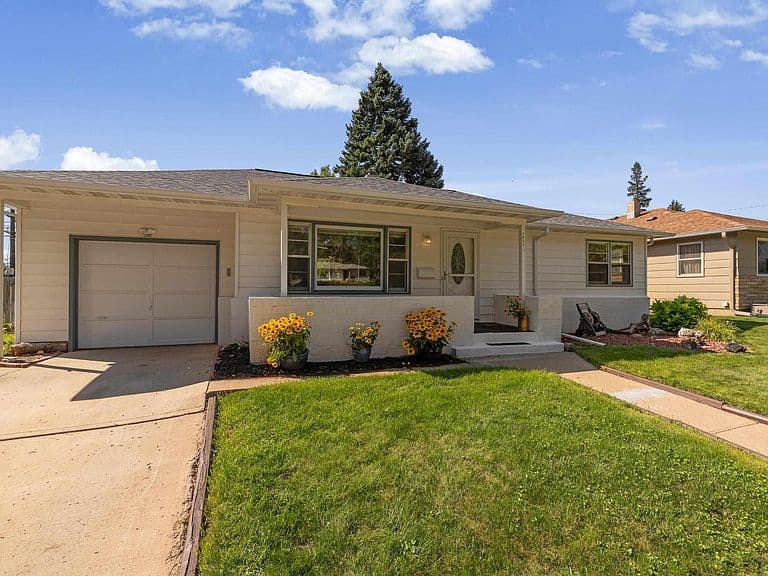 3933 Clover St photo 2