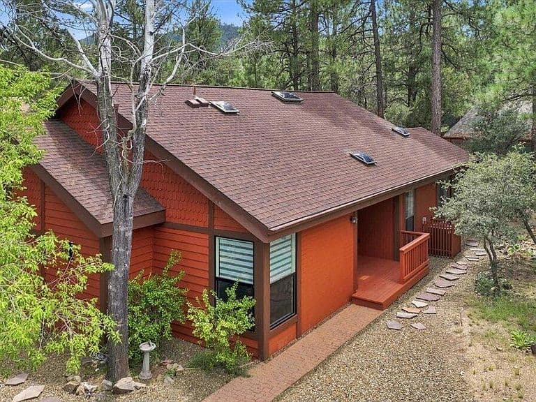 1921 Pine Tree Dr photo 1