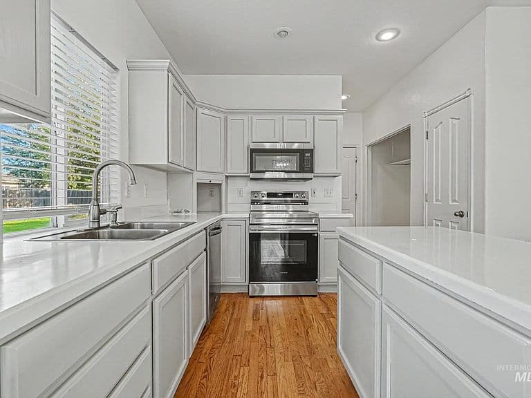 2564 N Monaco Way photo 3