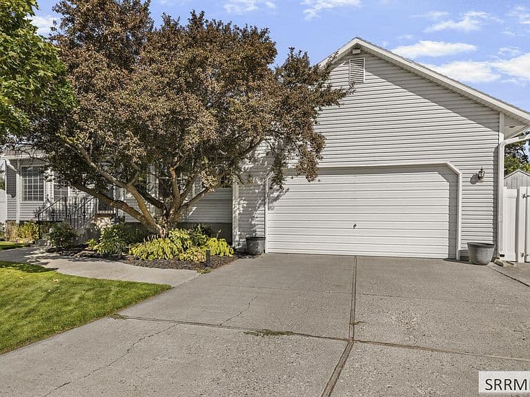 1154 Caysie Cir photo 3