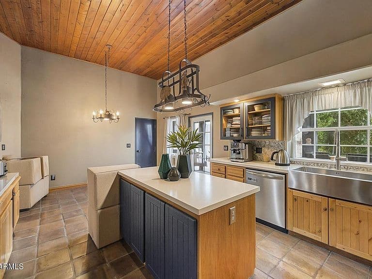 2027 E CIRCLE MOUNTAIN Road photo 2