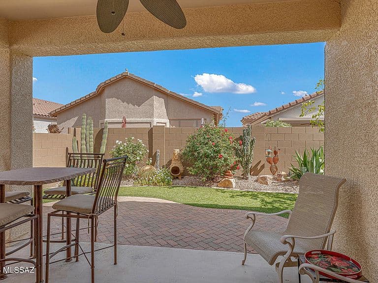246 W Calle Del Estribo photo 1