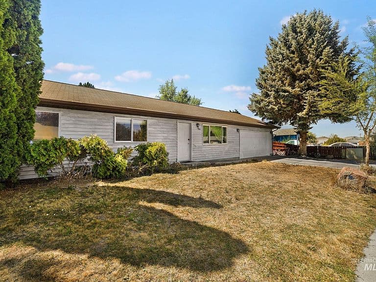 152 Cordova Ave photo 1