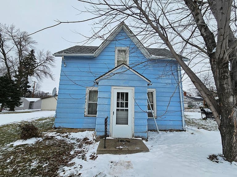 216 Main St W photo 4
