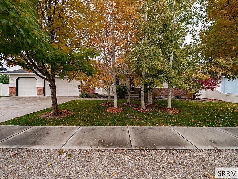 2819 N Azure Dr photo 1