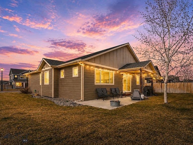 300 Crockett Way photo 2