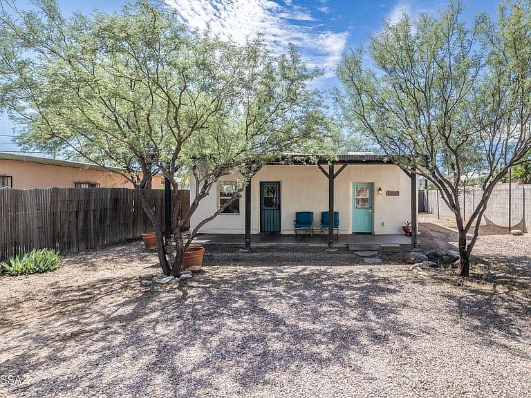 1313 W Saint Clair St photo 1