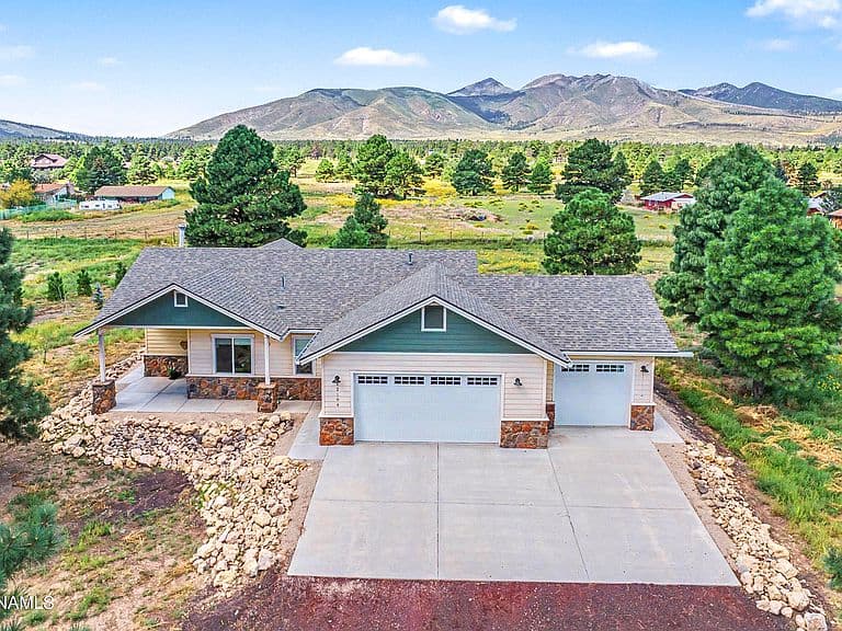 12194 Daniel Way photo 3