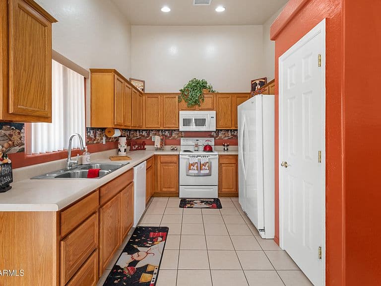 632 W 12TH Street photo 2