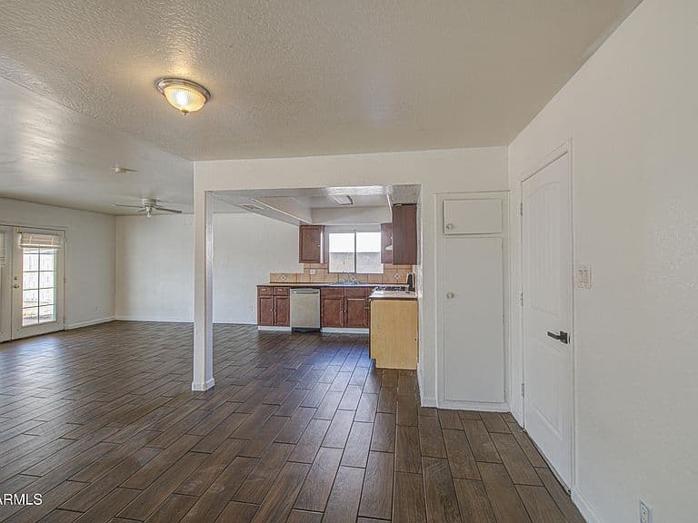 7922 W EARLL Drive photo 5