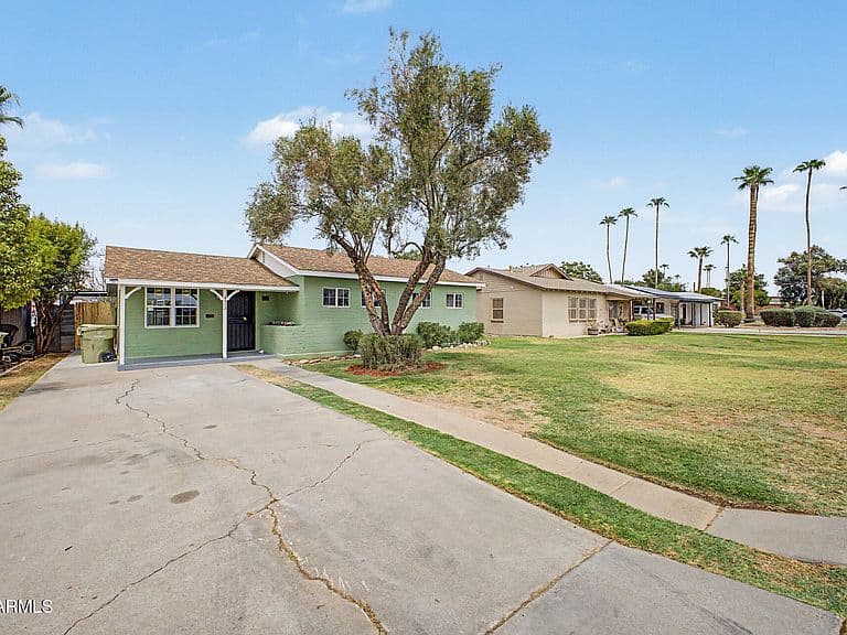 5712 W ORANGEWOOD Avenue photo 3