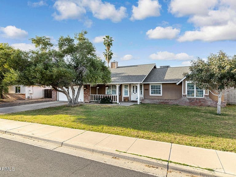 5344 E DIAMOND Avenue photo 3