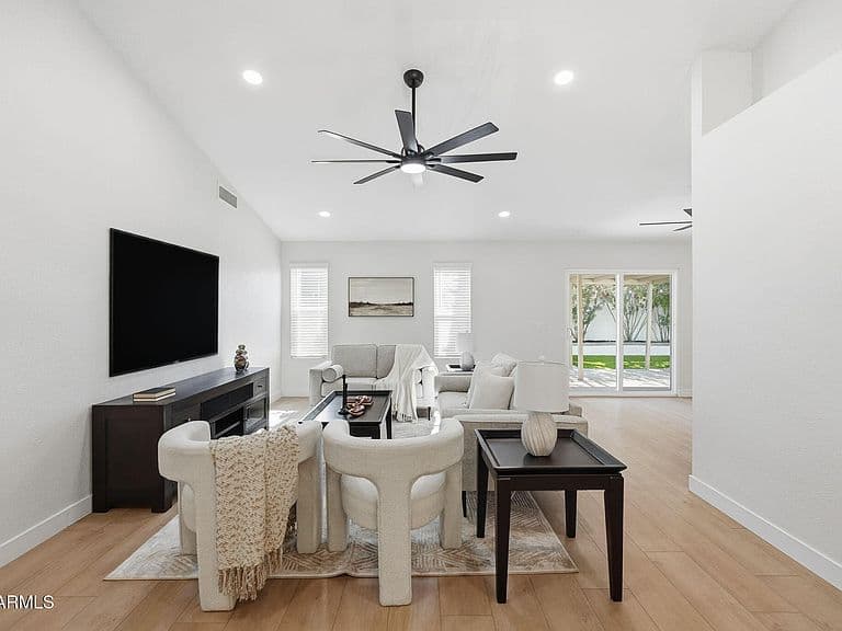 4831 E Hobart St photo 5