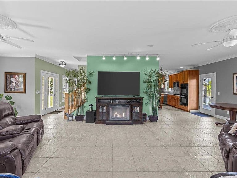 413 Hibbard Road photo 3