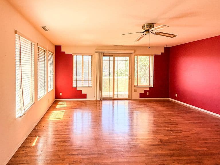 1530 N WARREN Drive photo 4