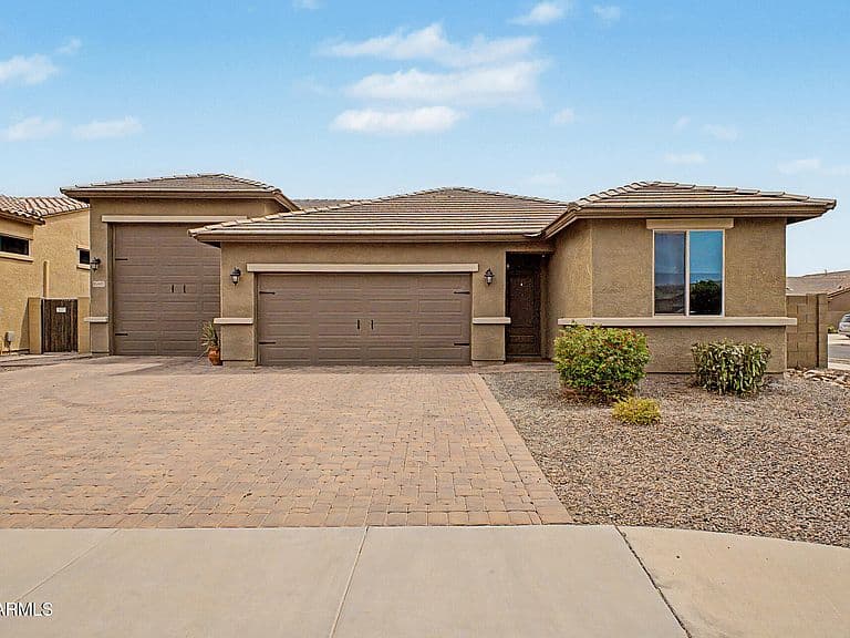18465 W FOOTHILL Drive photo 1