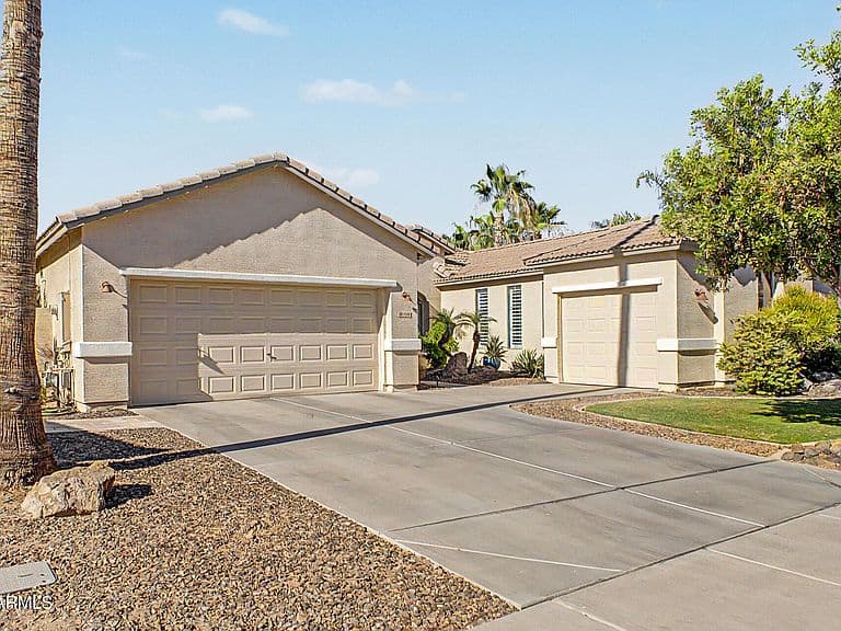 1748 E IRIS Drive photo 5
