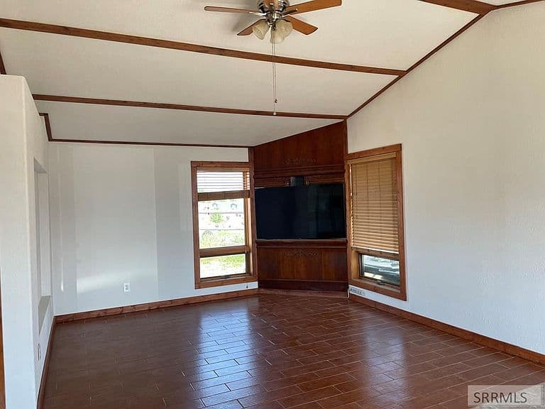610 Apex Ln photo 5