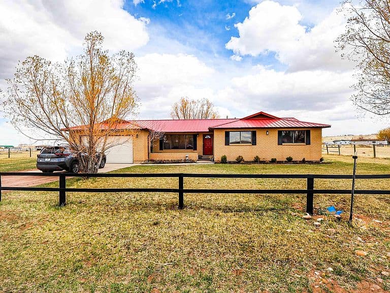 205 Carol Ct N photo 2