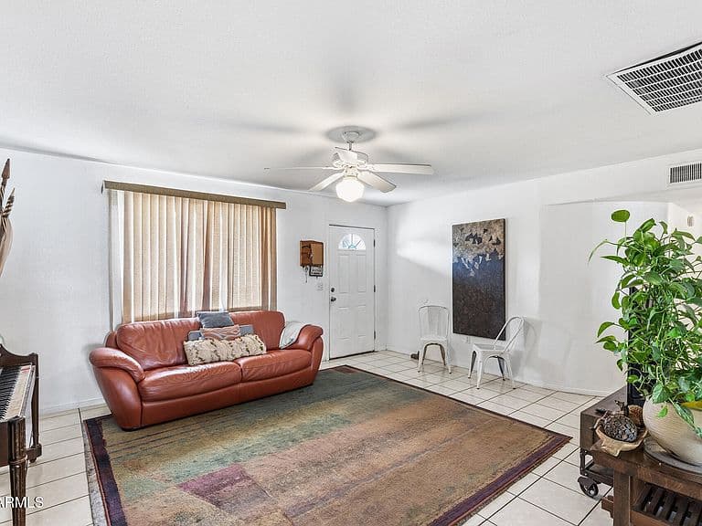1229 E DEVONSHIRE Avenue photo 2