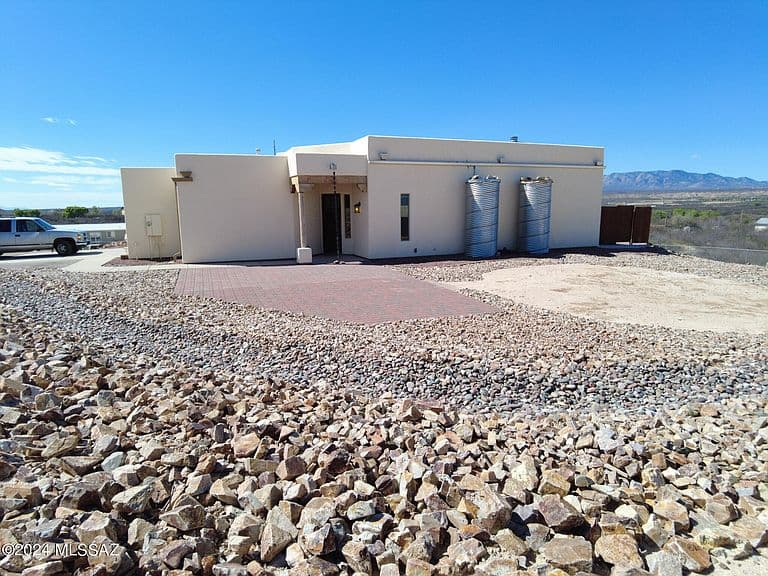 1627 E Goldenrod Ln photo 3