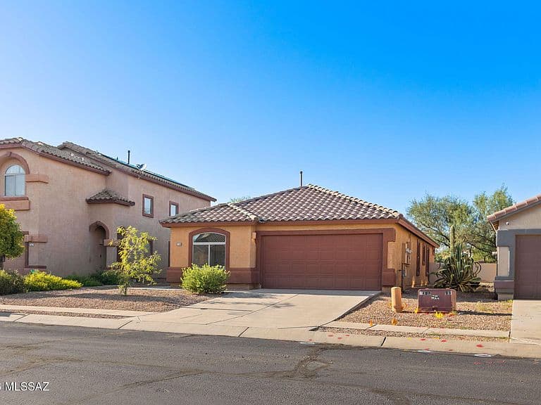 758 W Calle Ormino photo 2