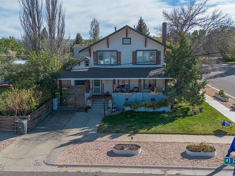 117 W Cedar St photo 2