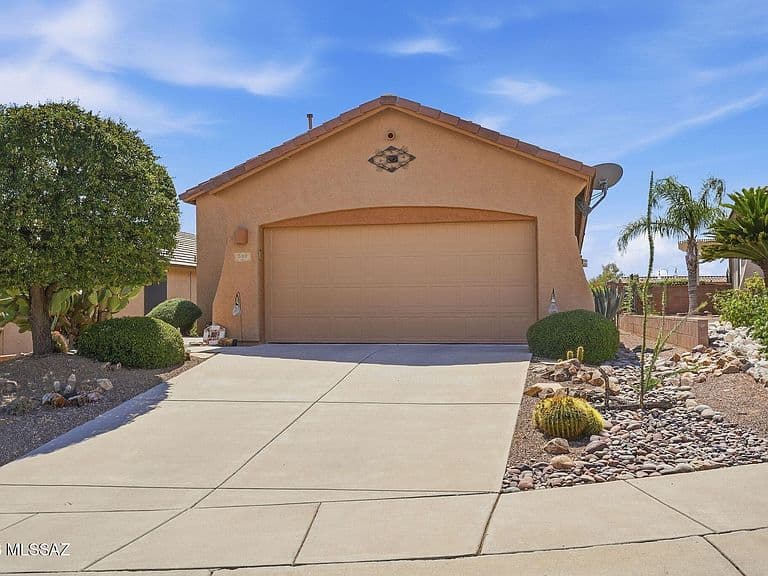 550 W Astruc Dr photo 3