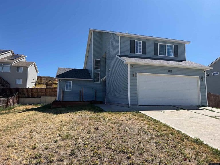 2455 Fairdale Ave photo 3