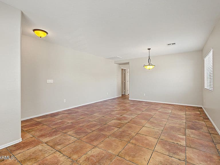 28240 N QUARTZ Way photo 3