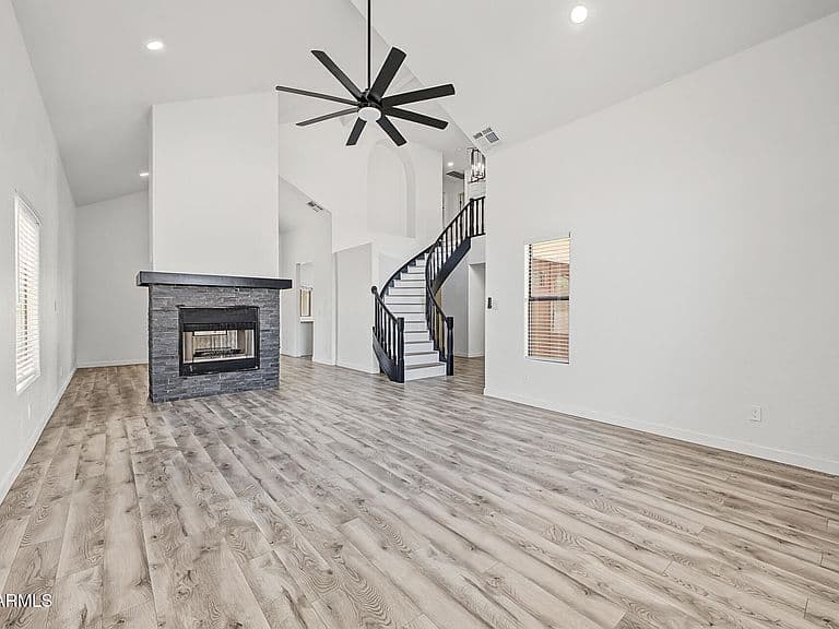 1232 E GRANADA Street photo 3