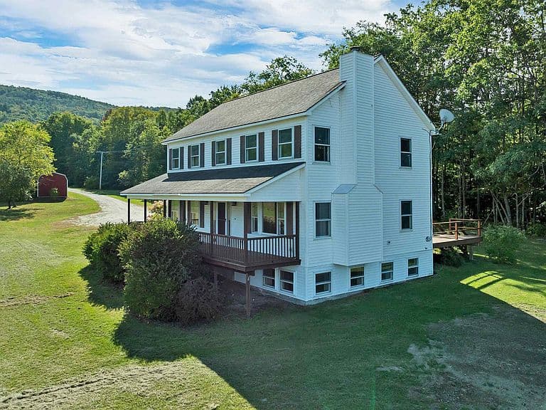 952 Plains Road photo 4