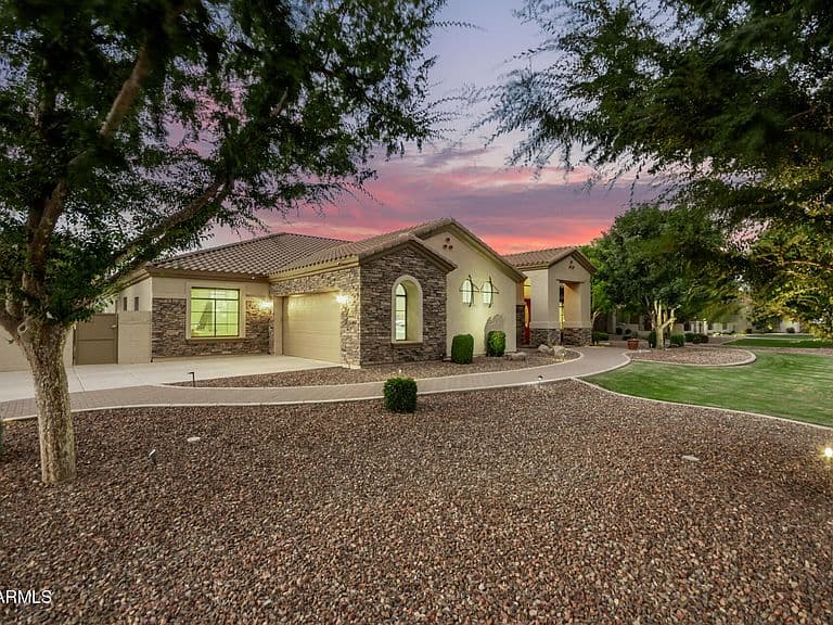 2744 E COUNTRY SHADOWS Court photo 3