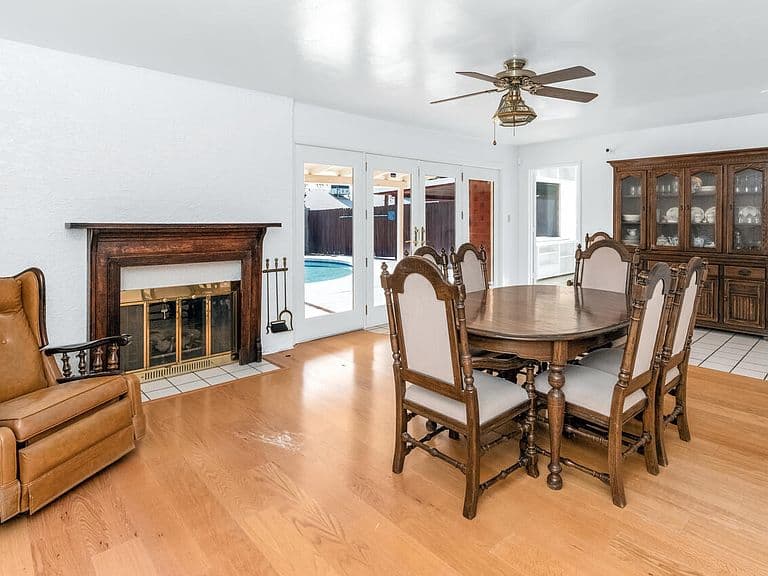 2039 W Windsor Ave photo 3