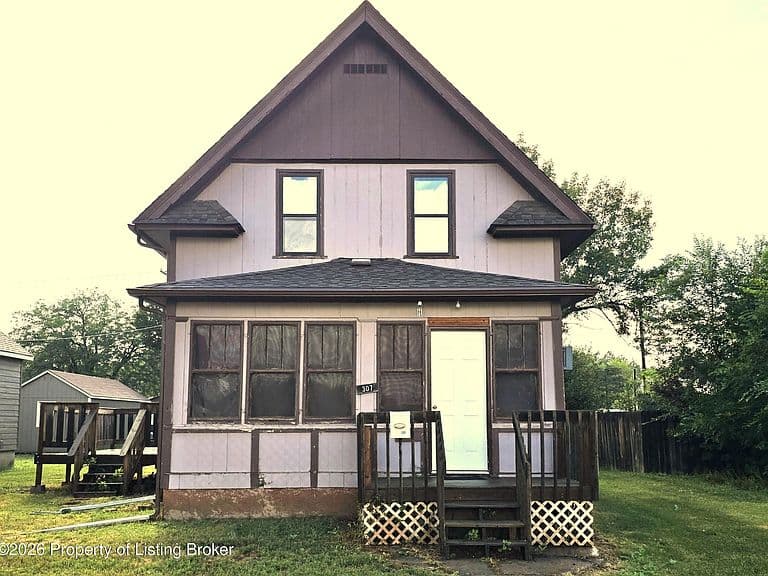 307 3rd Ave W photo 1