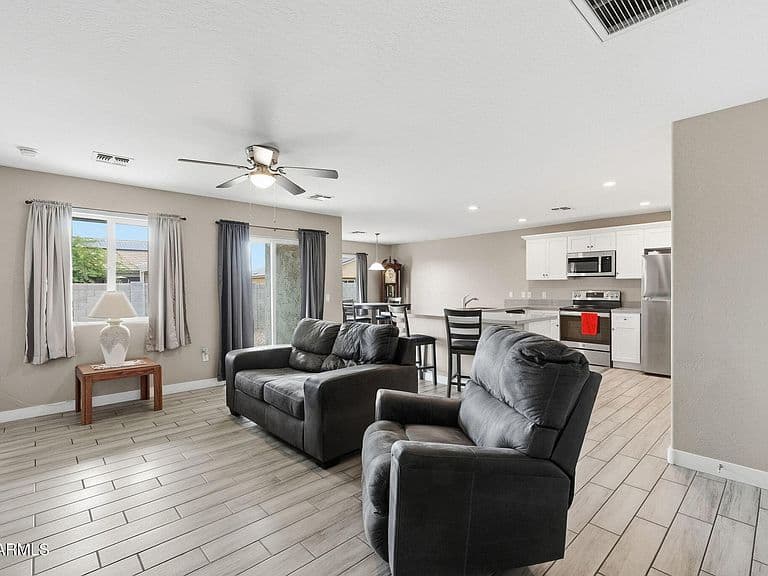 9325 W CONCORDIA Drive photo 2