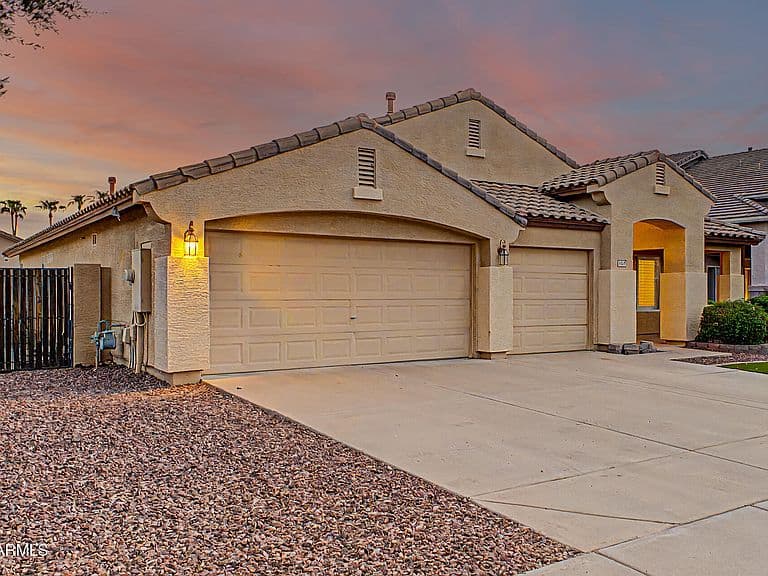8239 W HARMONY Lane photo 4