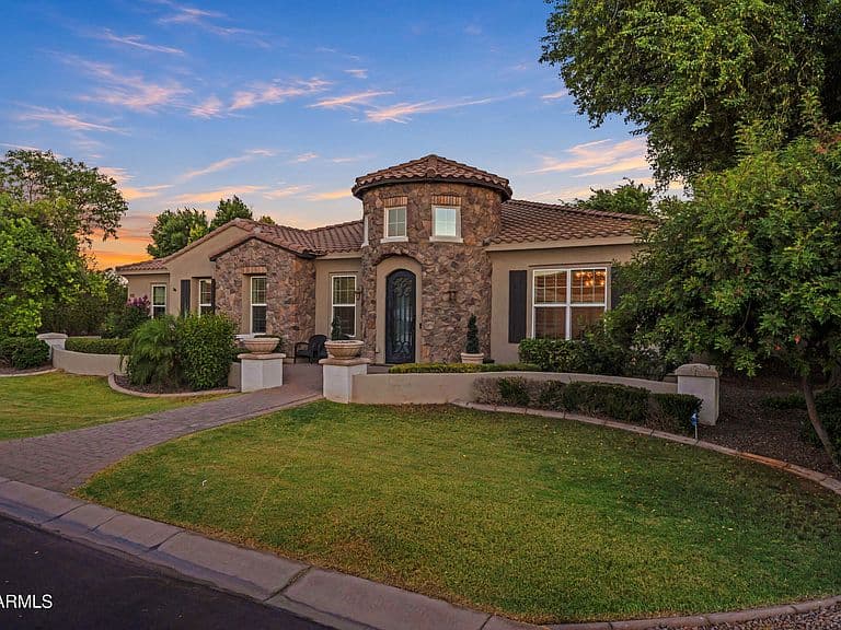 4339 E ESTRELLA Court photo 2
