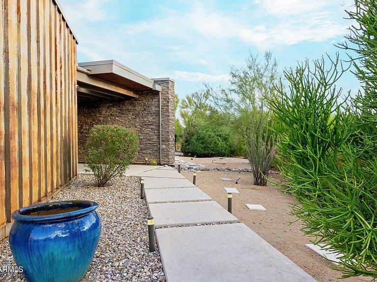 8787 E WHISPERING WIND Drive photo 5