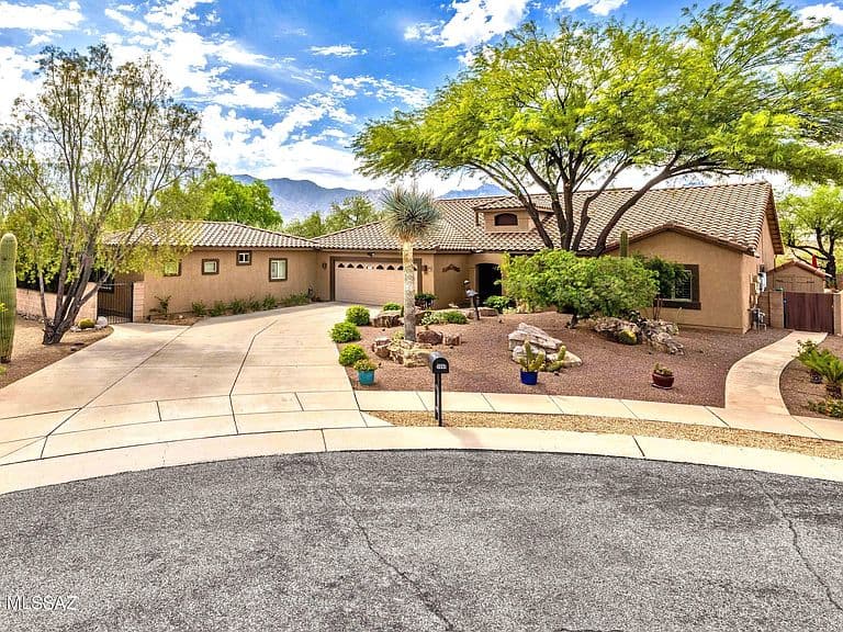 3884 E Gwynns Run Pl photo 1