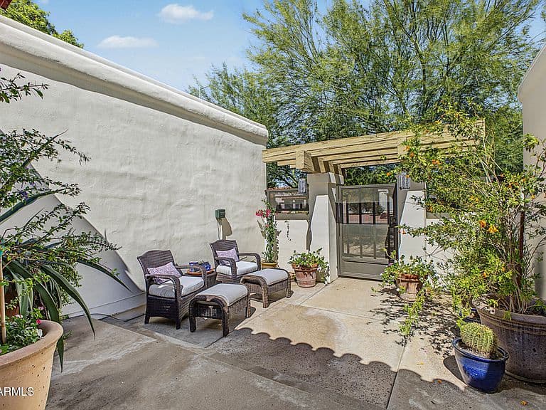 2643 E LOCKWOOD Street photo 5