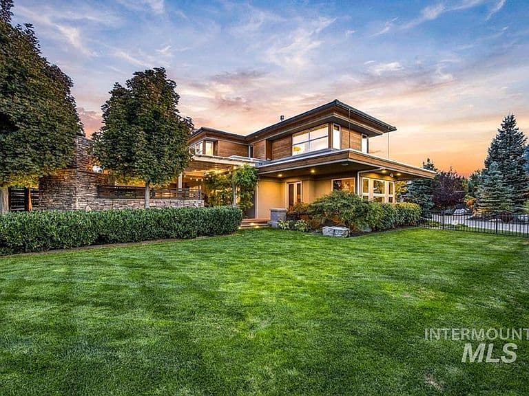 579 E Orion Ct photo 3