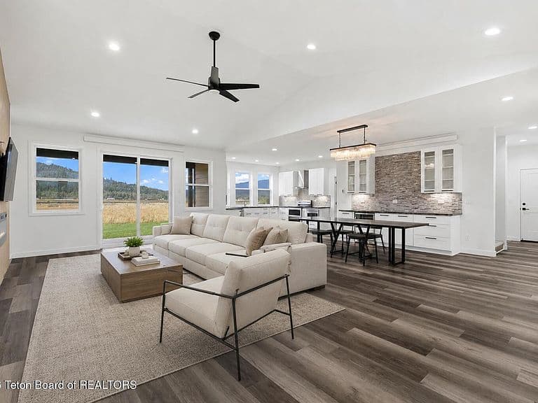 205 Sweetgrass Trl photo 3